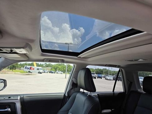 Used 2020 Toyota 4Runner SR5 Premium w/ Moonroof Package RWD image 10