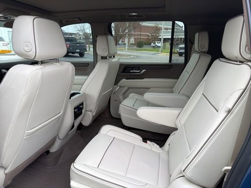 Used 2025 GMC Yukon XL Denali w/ Sun & Power Step Package image 14