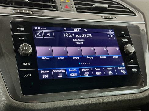 Used 2023 Volkswagen Tiguan SE image 21