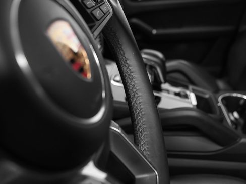 Used 2020 Porsche Cayenne AWD/4WD image 24