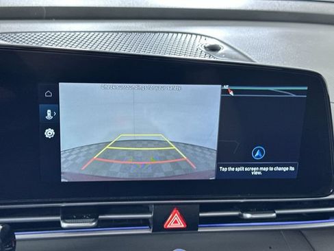 Used 2025 Hyundai Elantra SEL FWD image 15