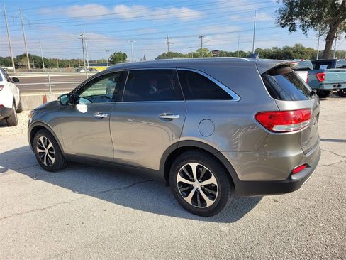 Used 2017 Kia Sorento EX image 10