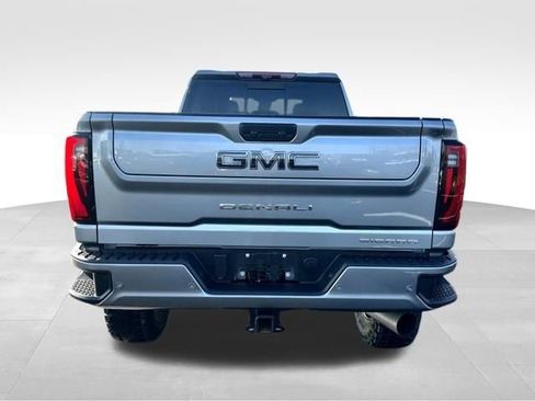 Used 2024 GMC Sierra 2500 Denali Ultimate image 6