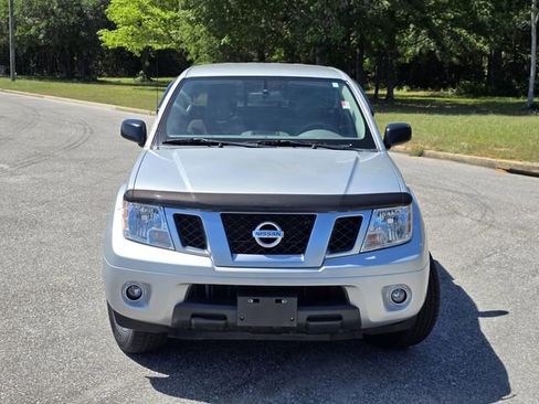 Used 2020 Nissan Frontier SV RWD image 2