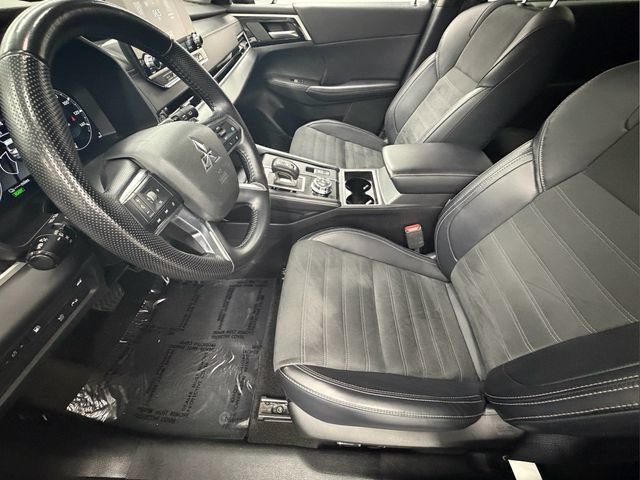 Used 2024 Mitsubishi Outlander 4WD Plug-In Hybrid image 14