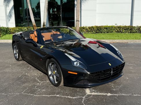 Used 2015 Ferrari California T image 9