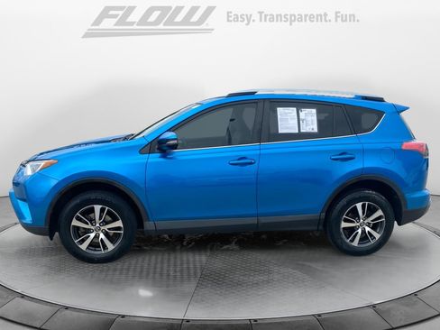 Used 2018 Toyota RAV4 XLE AWD/4WD image 5