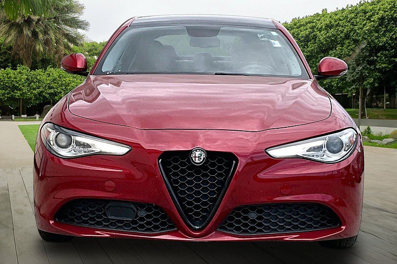 Used 2018 Alfa Romeo Giulia Ti w/ TI Leather Package RWD image 2