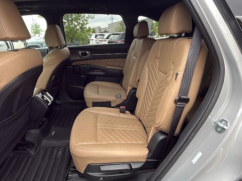 Used 2025 Kia Sorento SX Prestige w/ Olive Brown Leather Package AWD/4WD image 15