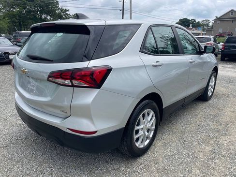 Used 2022 Chevrolet Equinox LS AWD/4WD image 5