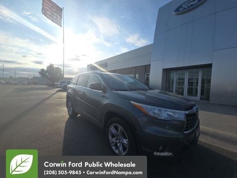 Used 2016 Toyota Highlander Limited w/ Driver Technology Package AWD/4WD image 1