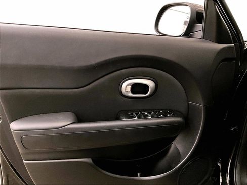 Used 2018 Kia Soul FWD image 21