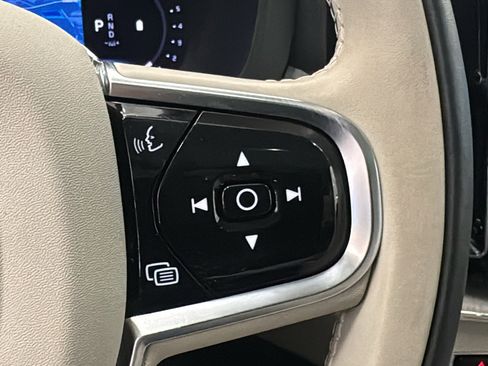 Certified 2023 Volvo XC60 B5 Plus w/ Climate Package AWD/4WD image 14