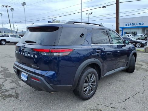 Used 2024 Nissan Pathfinder SV image 4