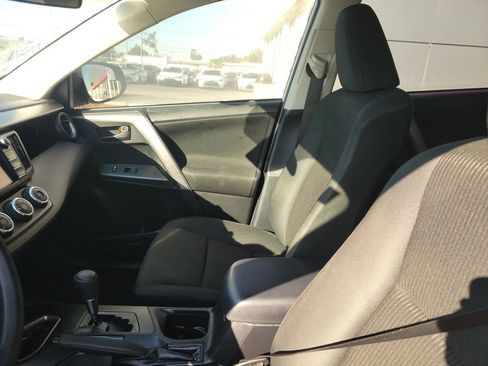 Used 2018 Toyota RAV4 LE image 17