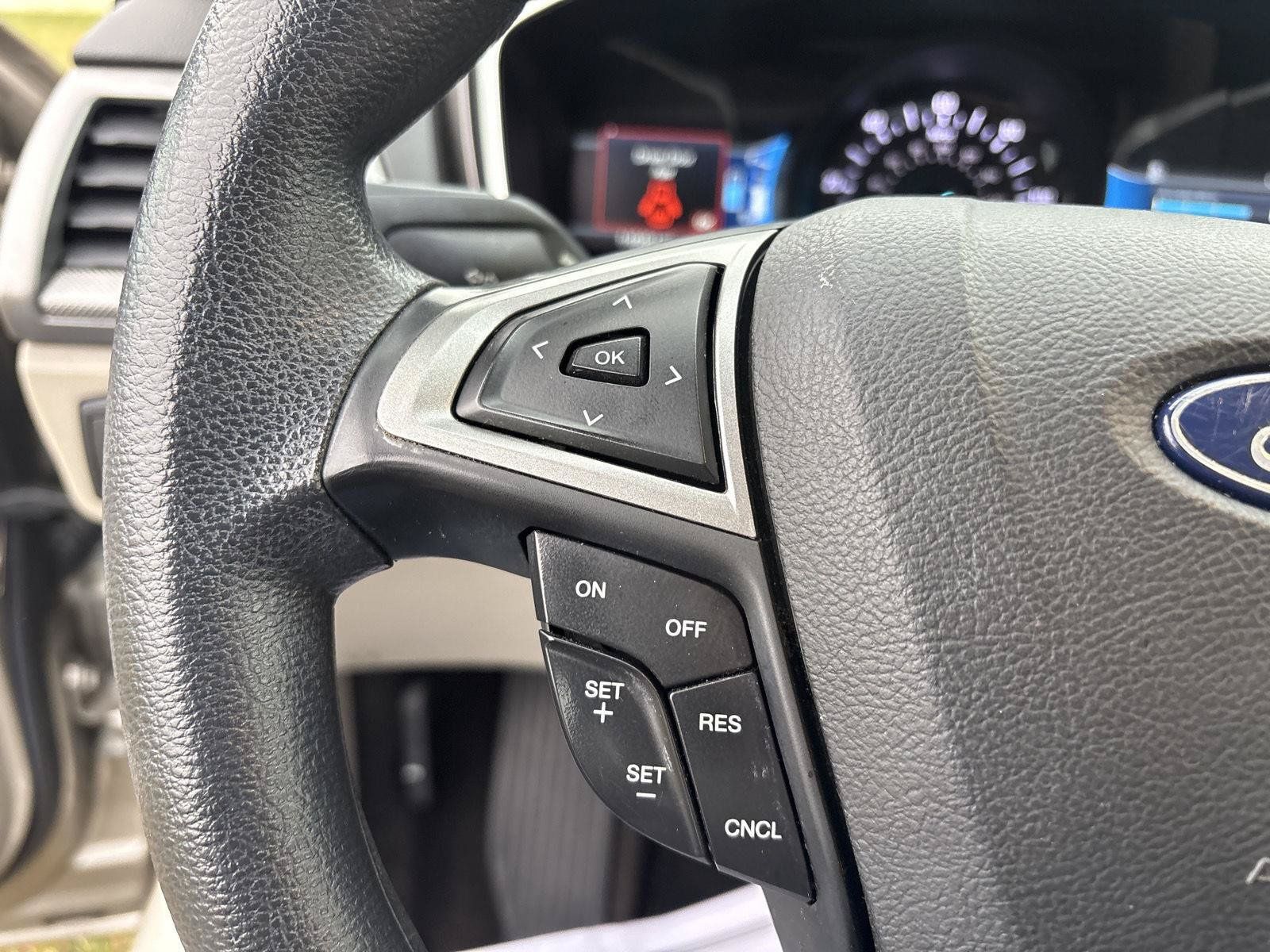 Used 2018 Ford Fusion SE FWD image 17
