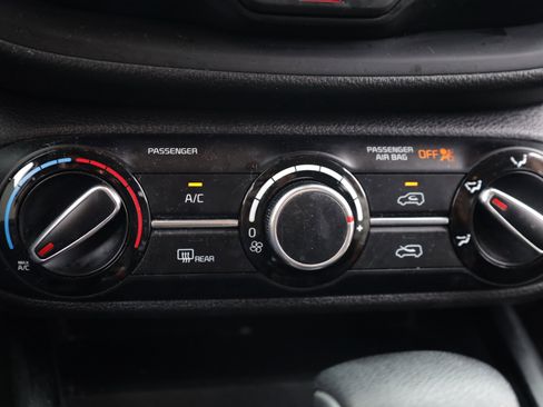 Used 2023 Kia Soul LX w/ LX Technology Package FWD image 6