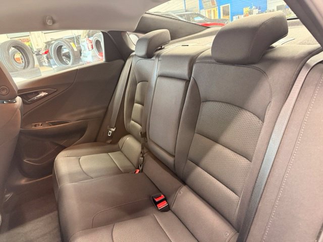 Used 2017 Chevrolet Malibu LT FWD image 21