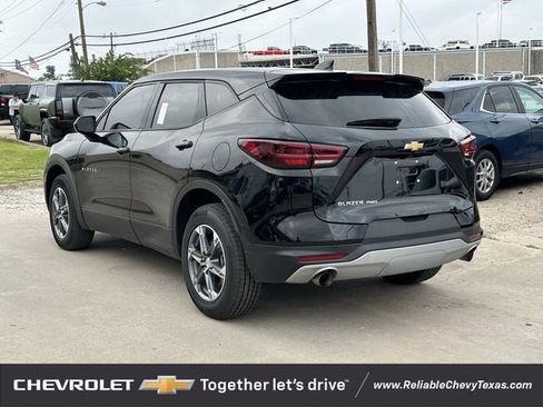 Used 2025 Chevrolet Blazer LT AWD/4WD image 3
