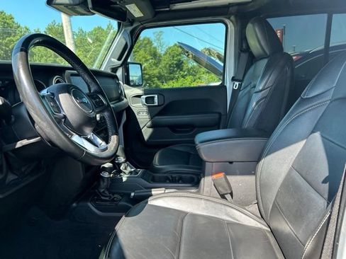 Used 2022 Jeep Wrangler Unlimited Sahara w/ Cold Weather Group AWD/4WD image 36