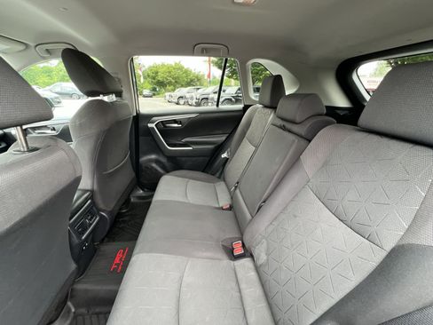Used 2020 Toyota RAV4 XLE w/ XLE Grade Weather Package AWD/4WD image 23