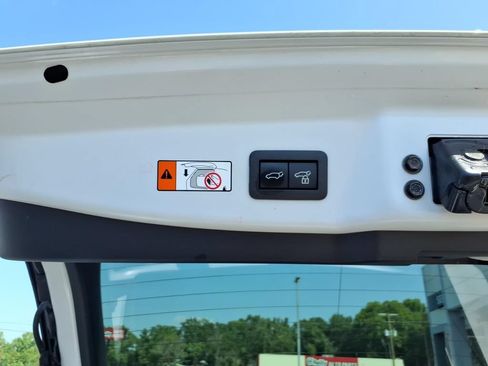 Used 2023 Toyota Prius Prime Premium FWD image 9