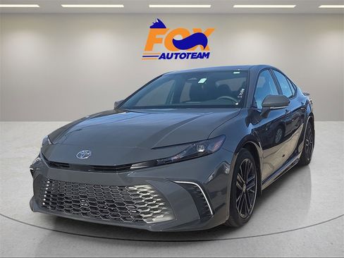 New 2026 Toyota Camry SE image 1