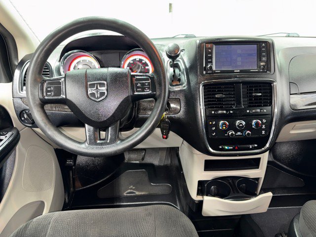 Used 2019 Dodge Grand Caravan SE FWD image 18