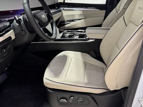 Used 2026 Cadillac Escalade ESV Sport w/ Touring Package AWD/4WD image 11
