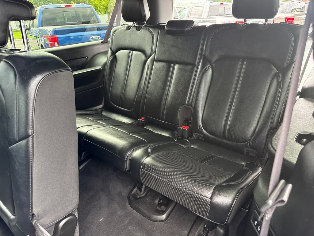Used 2024 Jeep Wagoneer L Series II w/ Flexible Seating Group AWD/4WD image 17