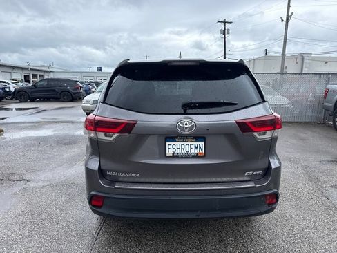 Used 2019 Toyota Highlander SE AWD/4WD image 3
