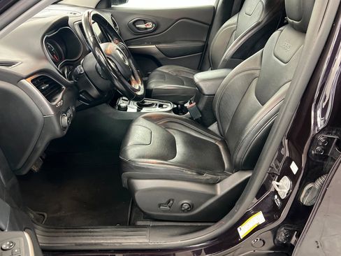 Used 2021 Jeep Cherokee Latitude Lux w/ Comfort/Convenience Group image 18