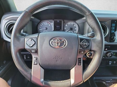 Used 2019 Toyota Tacoma TRD Off-Road AWD/4WD image 18