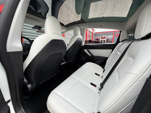 Used 2020 Tesla Model Y Long Range AWD/4WD image 17