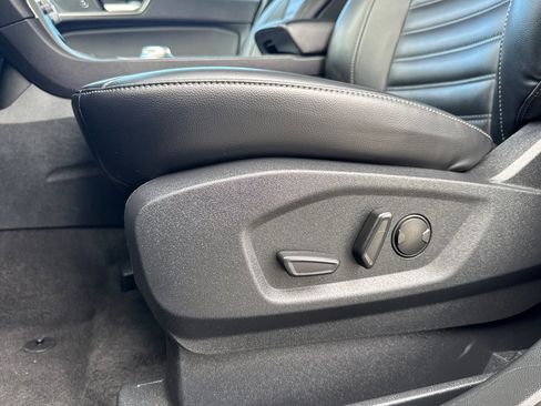 Used 2024 Ford Edge SEL image 13