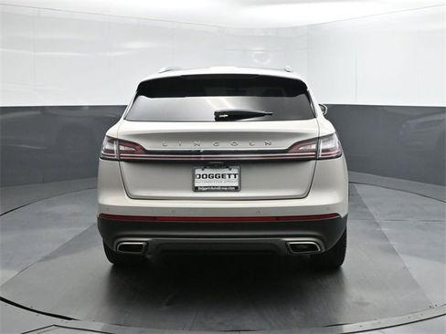 Used 2022 Lincoln Nautilus Reserve w/ Equipment Group 201A image 8