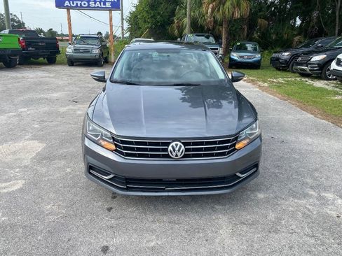Used 2017 Volkswagen Passat 1.8T SE FWD image 3