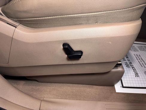 Used 2014 Chrysler Town & Country Touring-L w/ Driver Convenience Group image 13