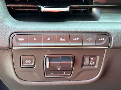 Used 2023 Cadillac Escalade Sport w/ LPO, ONYX Package AWD/4WD image 32