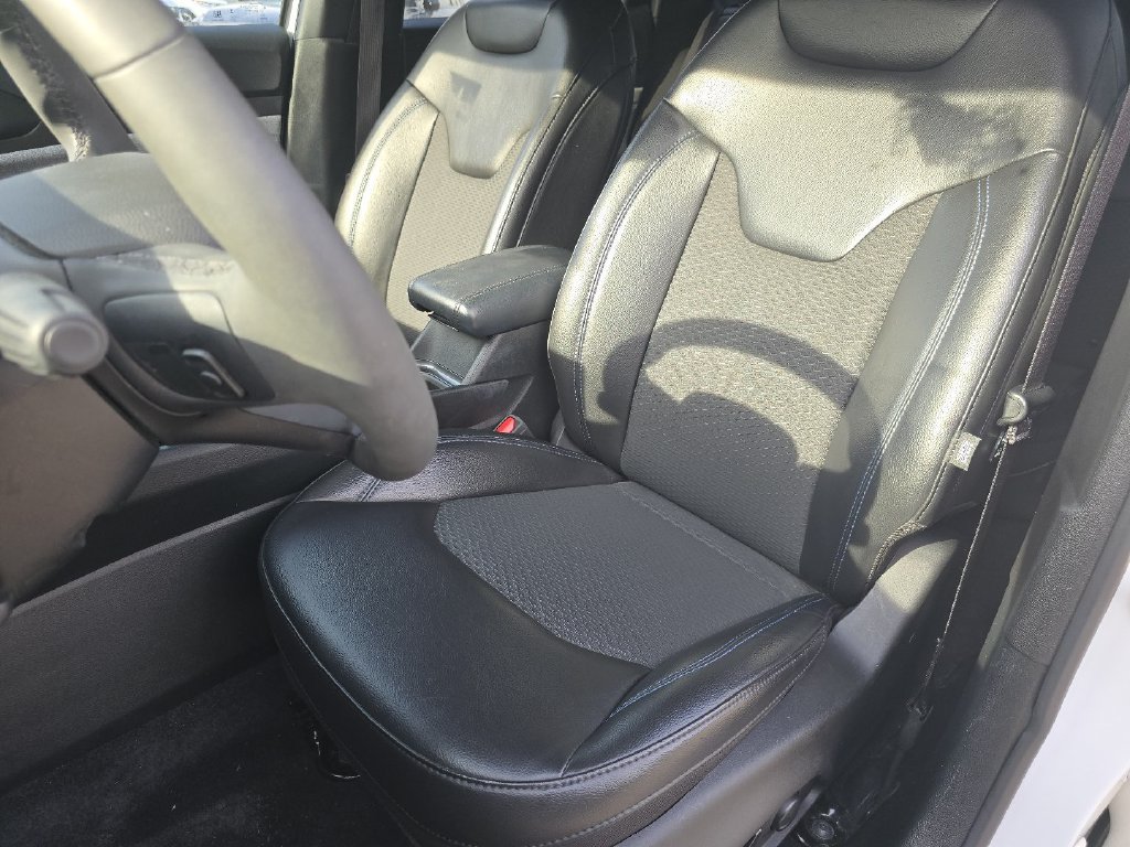 Used 2023 Jeep Compass Latitude w/ Convenience Group AWD/4WD image 21