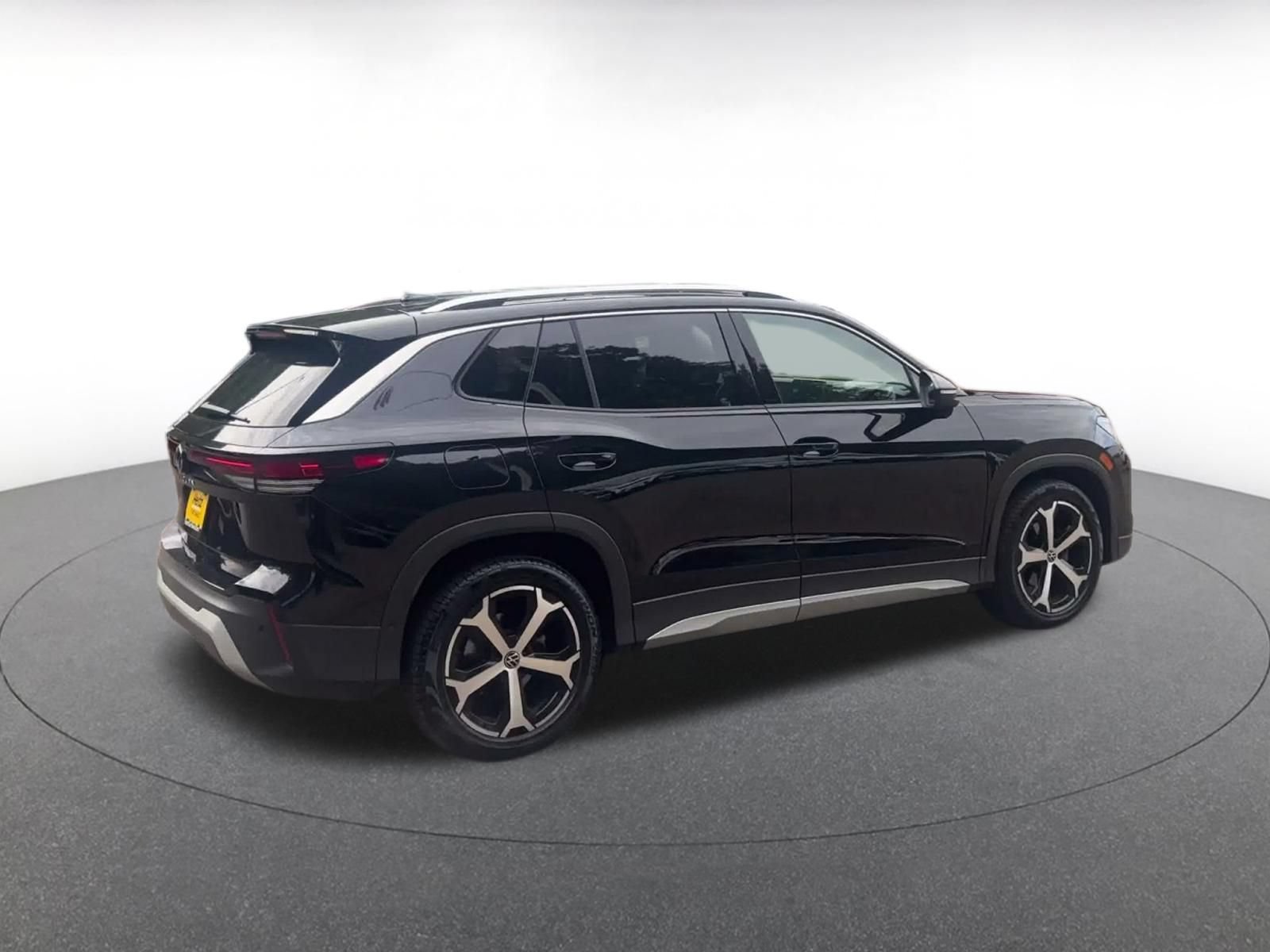 Used 2026 Volkswagen Tiguan SE FWD image 13
