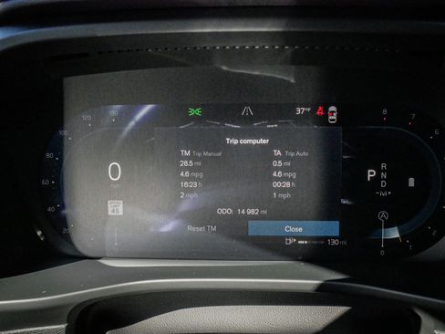 Used 2025 Volvo XC40 B5 Core image 21