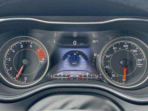 Used 2019 Jeep Cherokee Limited image 23