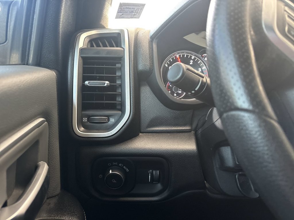 Used 2022 RAM 3500 Big Horn AWD/4WD image 17