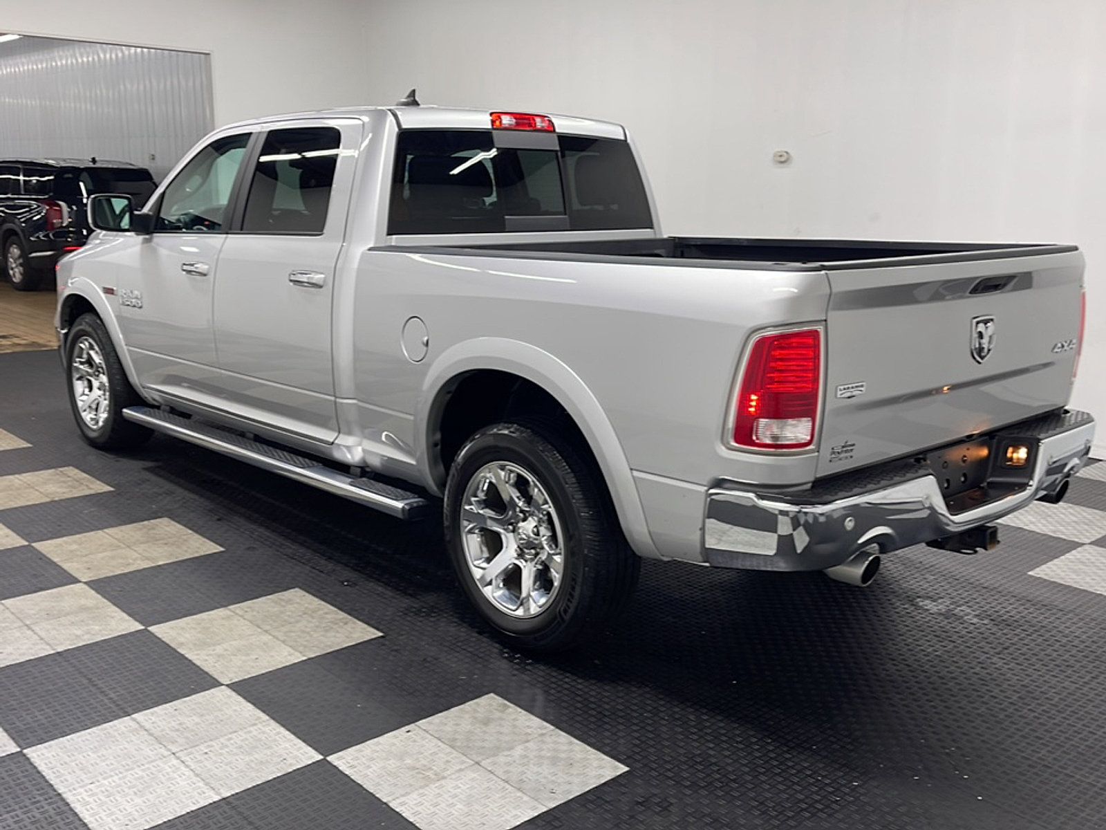 Used 2017 RAM 1500 Laramie w/ Convenience Group AWD/4WD image 17
