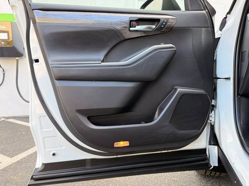 Used 2022 Toyota Highlander Limited image 33