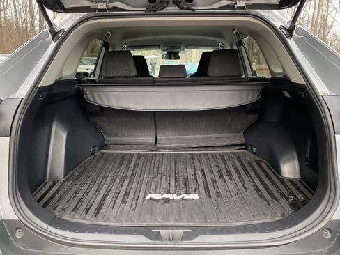 Used 2021 Toyota RAV4 LE image 17