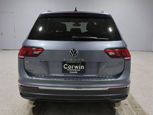 Used 2022 Volkswagen Tiguan SE image 3