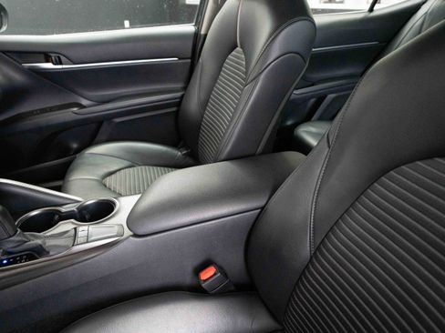 Used 2024 Toyota Camry SE image 10