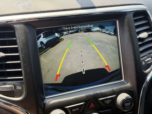 Used 2018 Jeep Grand Cherokee Altitude RWD image 21